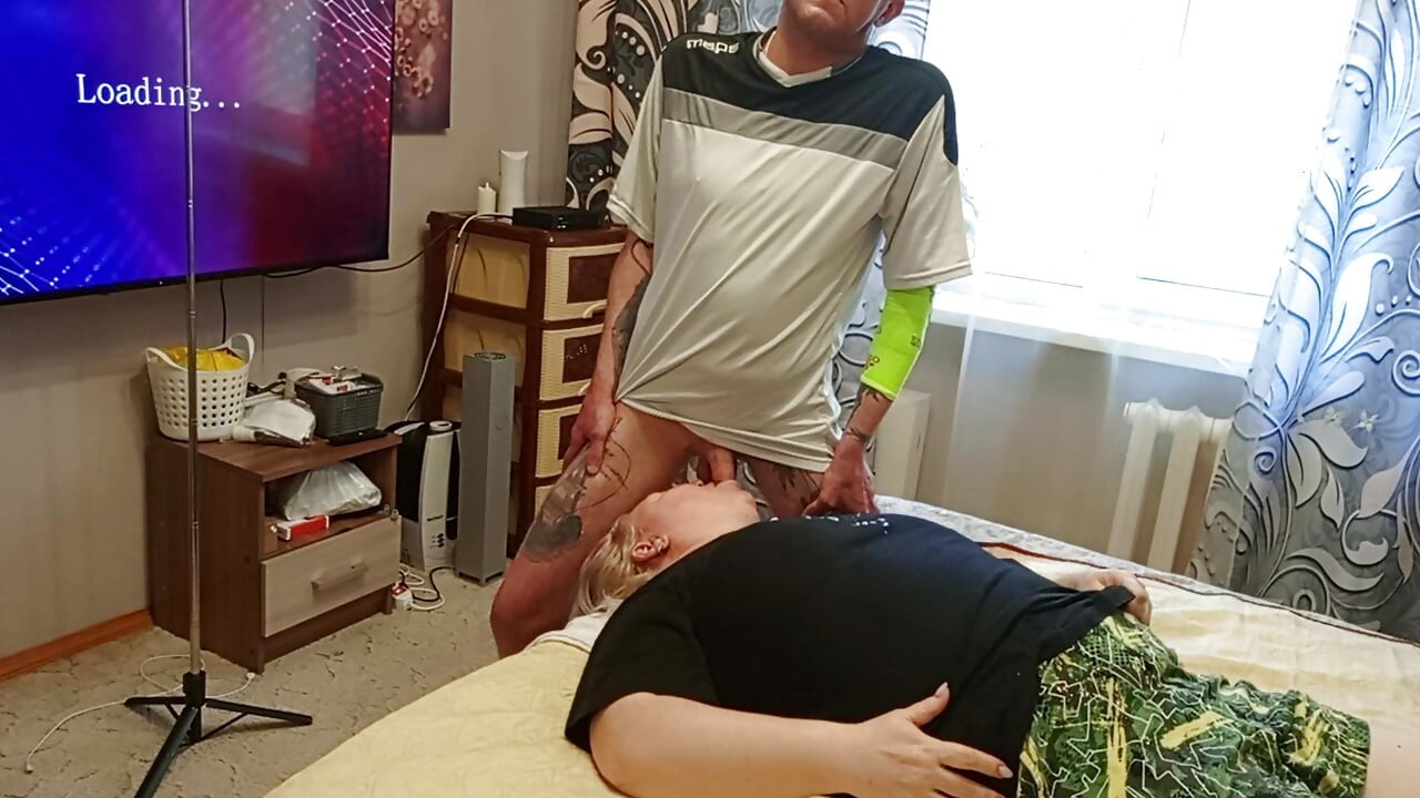 I jerk off my cock and fuck my neighbor in my mouth to cum on her