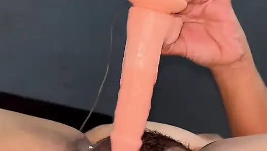 Fışkırtana kadar sikişme dürtüsünü tutamayan hamile bir kadın