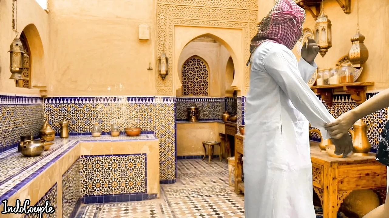 Saudi Husband and Iranian wife bang in Kitchen