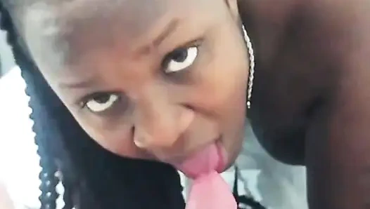 Cewek semok kulit hitam dientot habis-habisan sama besar pria kulit hitam