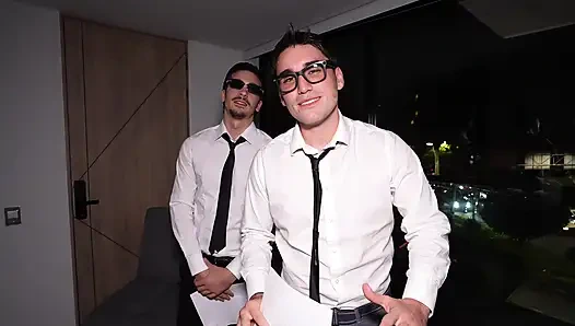 Pelacur Sempurna Mendapat Dua Kontol Italia Sekaligus Dan Pantatnya Dihancurkan - Yenifer Chacon