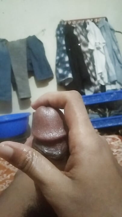 Ich habe in meinem Zimmer einen Handjob bekommen.