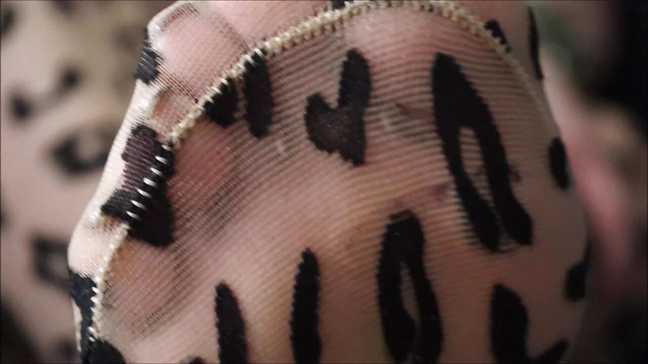 Test obraznic cu ciorapi leopard