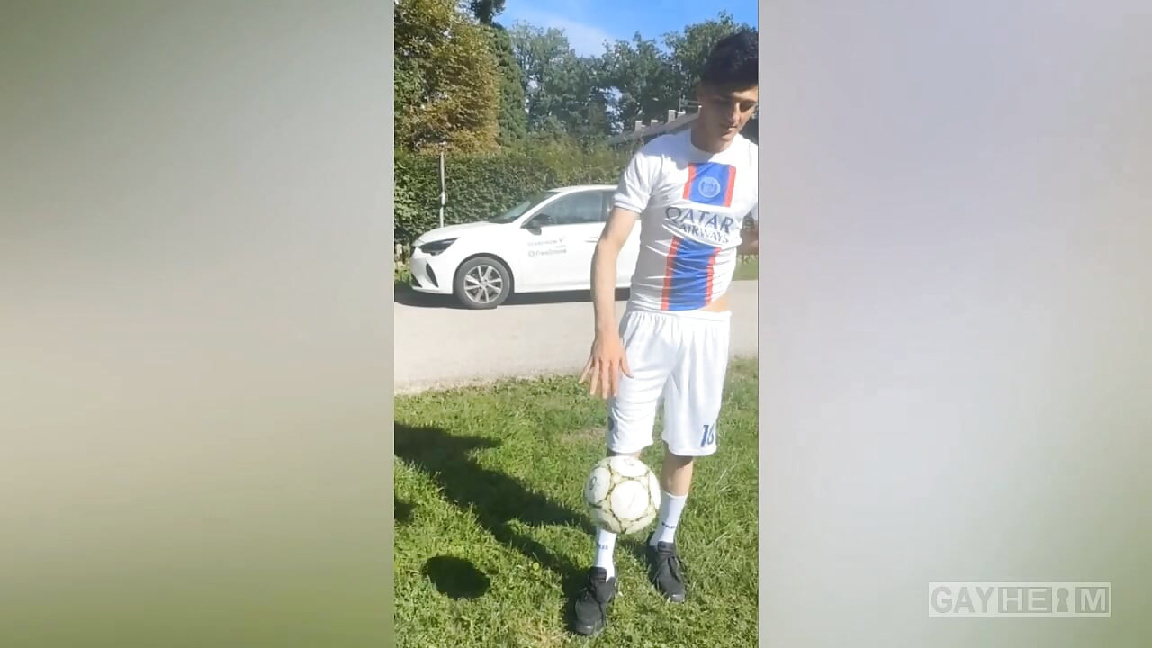 German Turk 19 Years Old Jerks off at the Castle in Bavaria