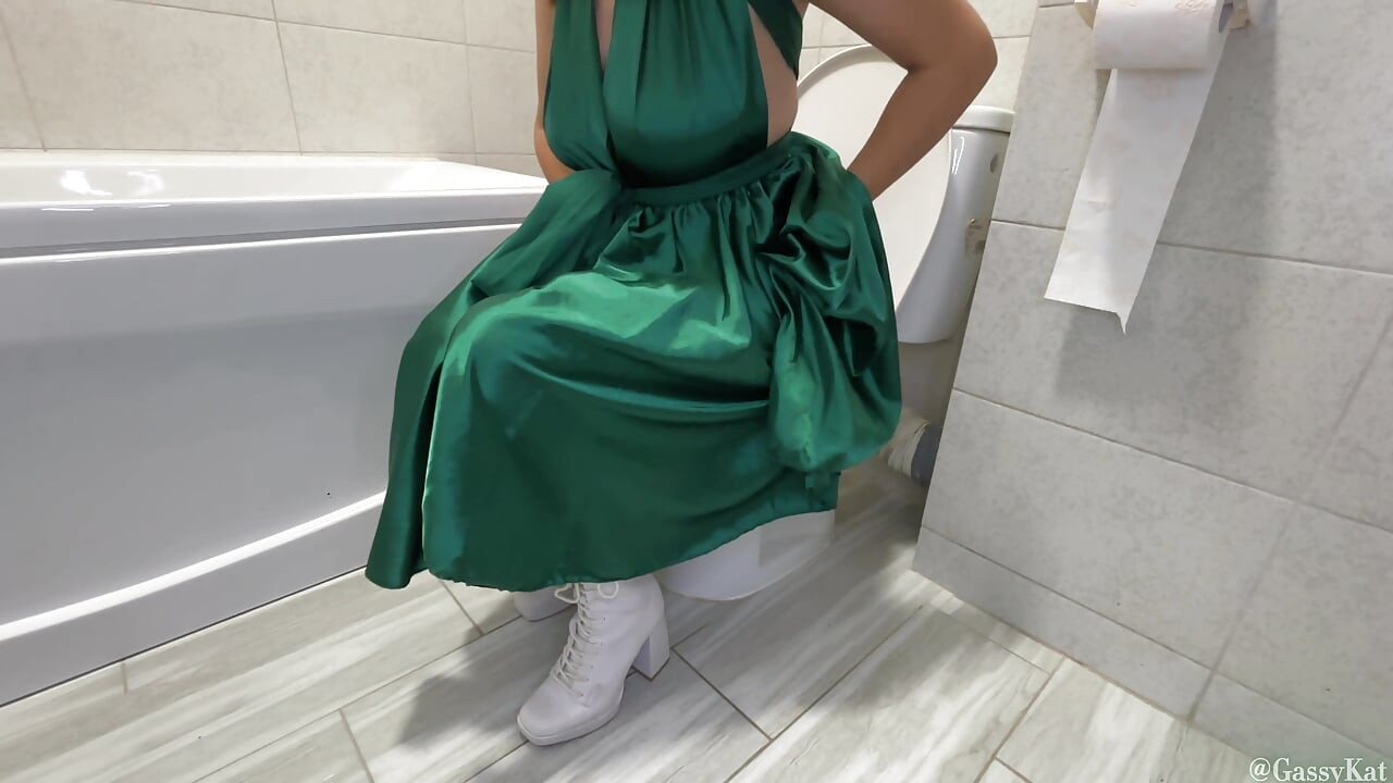 Prom night scheten - groene jurk en witte hakken
