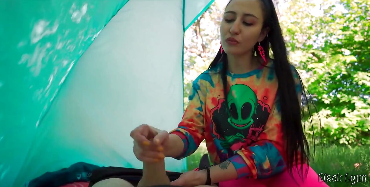 Puszczalska hippie szarpnęła mnie za darmo w swoim namiocie