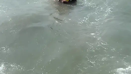 Güzel Kolombiyalı sahilde onu odama götürmesi için baştan çıkarıyorum