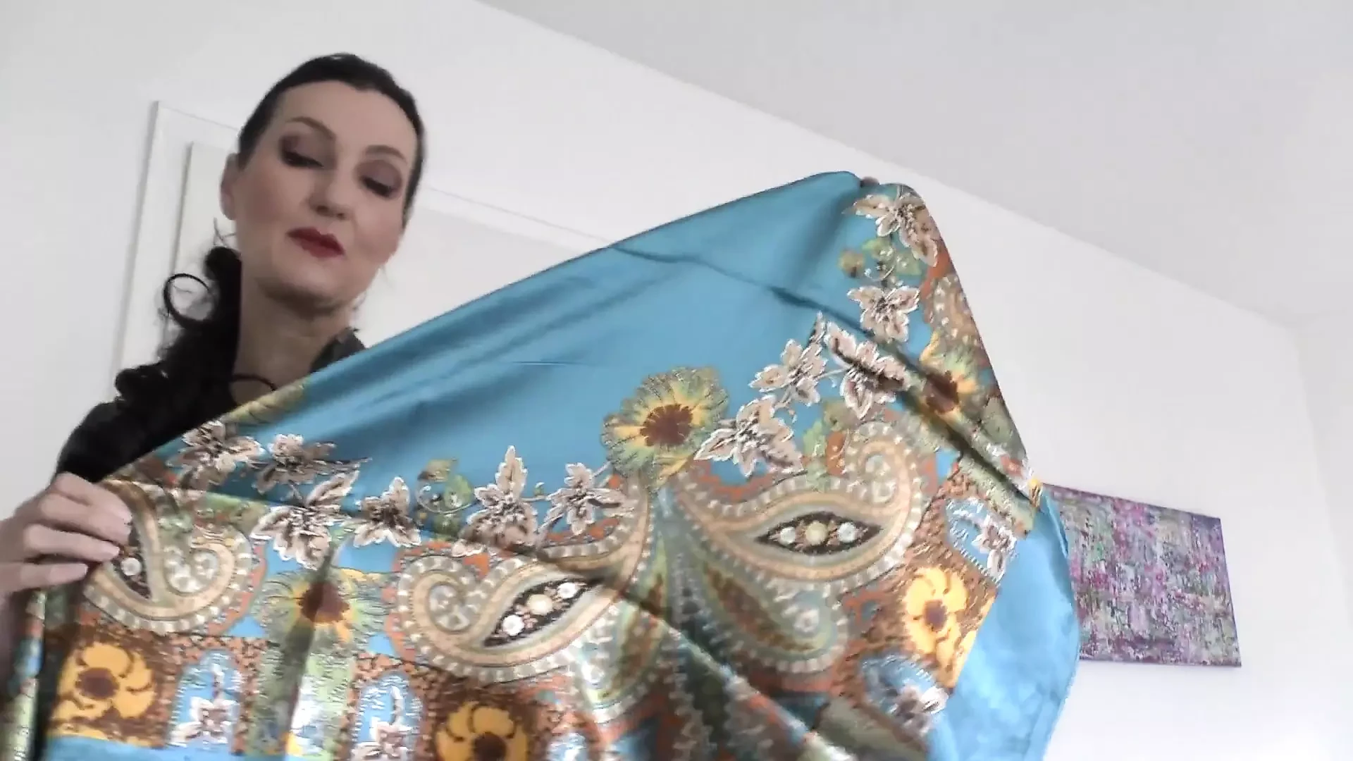 Атласне фотозйомка для хусток, атласна хустка і шкіряна куртка, інструкція з дрочки, леді Вікторія Валенте