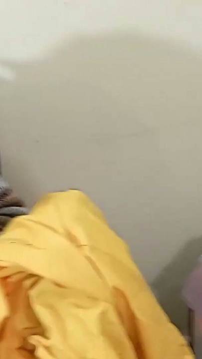 The owner did the shaving of the Indian maid's discount. | Clip 1