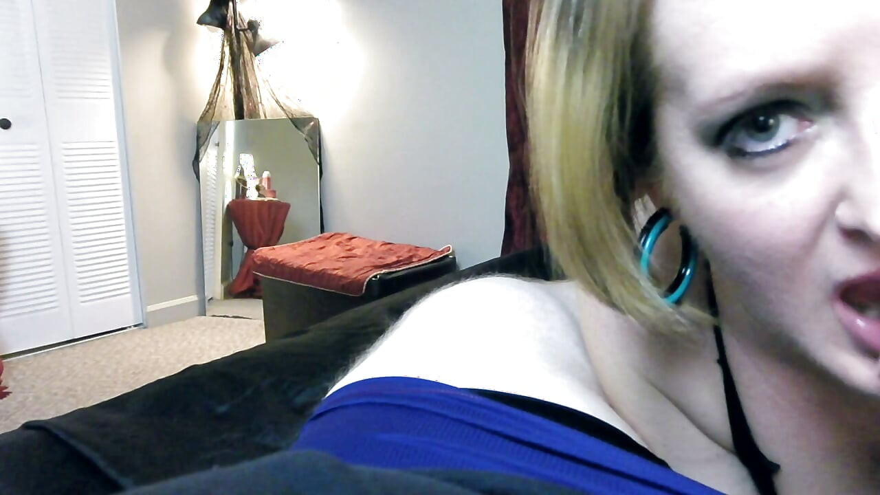 Step-mom Satin Gloves Blowjob & Facial
