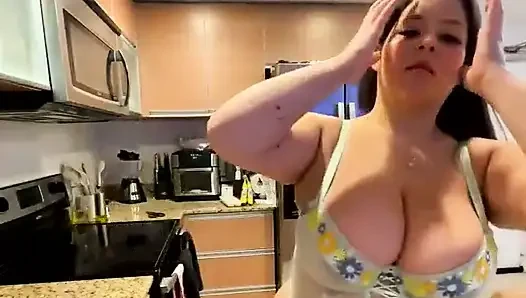 Live Stream with Dani Valentina
