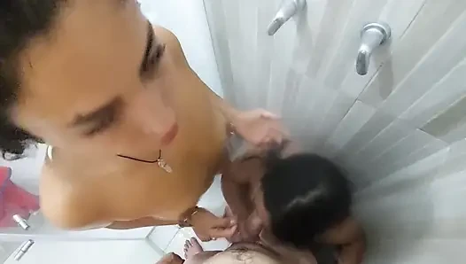 Ich habe einen dreier unter der dusche mit zwei venezolanischen frauen gemacht