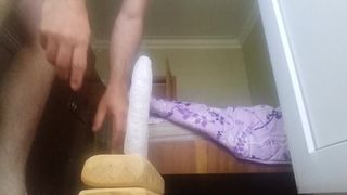 Jeu anal. pénétration profonde. masturbation anale.