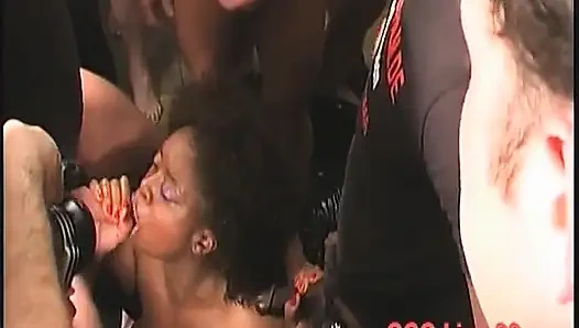 Ggg John Thompson - Ateşli Hatunlarla Canlı Grup Seks Partisi Yarak Emiyor