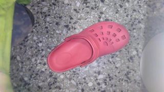 Klaarkomen op crocs