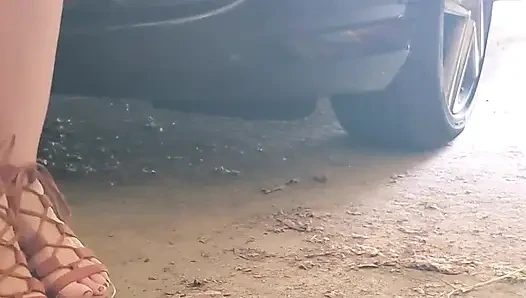 .Neredeyse arabama işiyorum