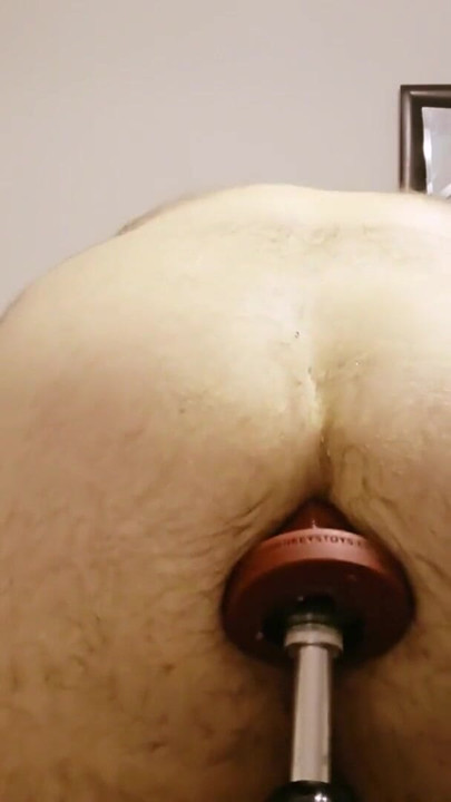 ファッキングマシンでうめき声をあげてオーガズム |クリップ1