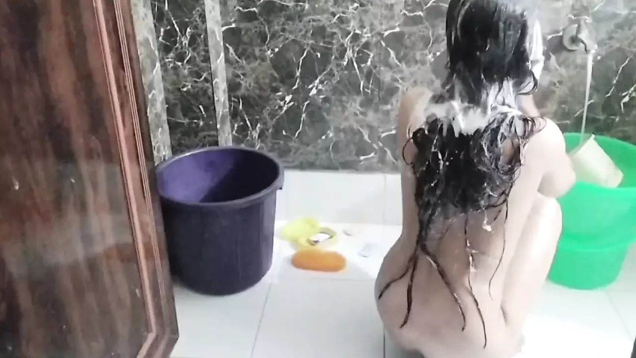 Sister in law ko bathroom me pakad ke chod diya