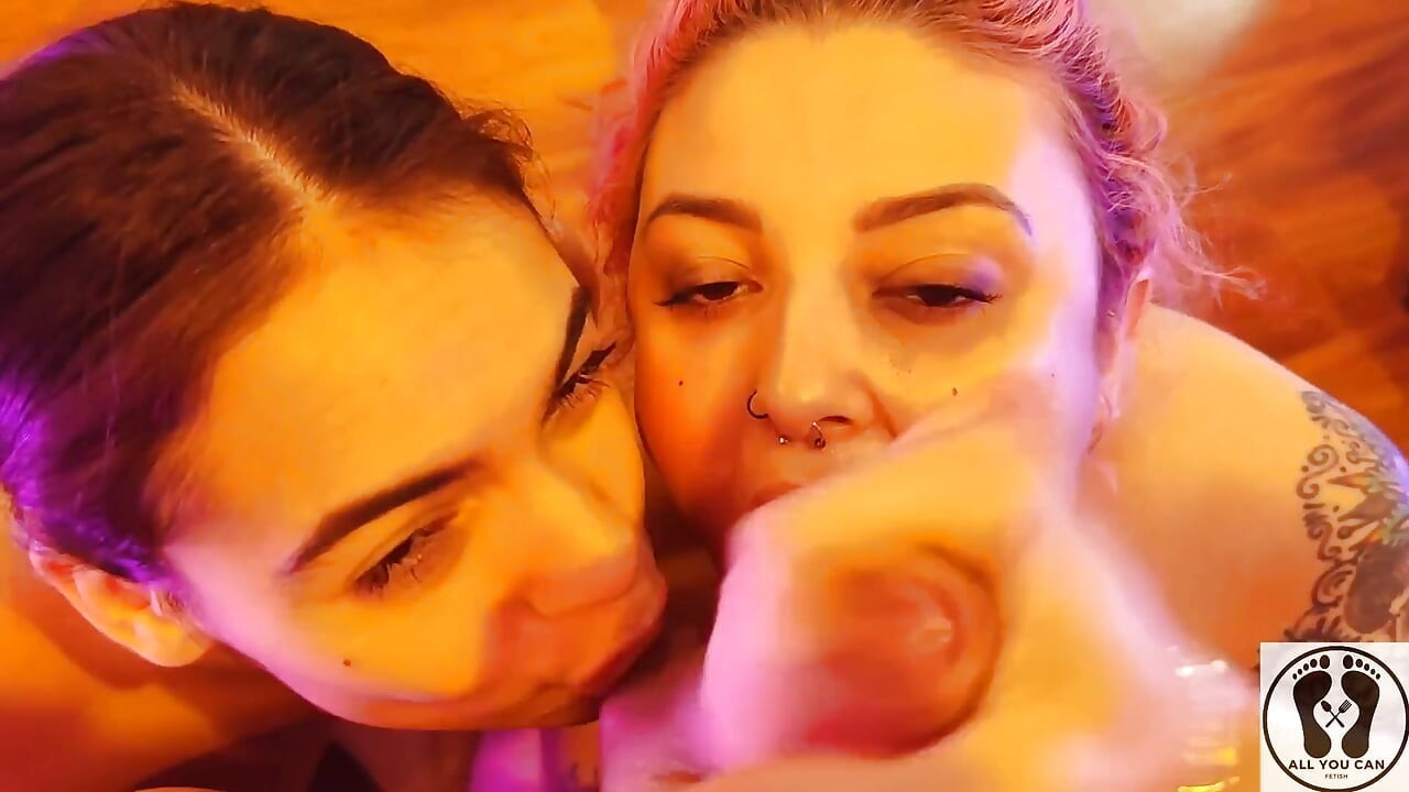 Desesperada colega de quarto tem duplo boquete facial