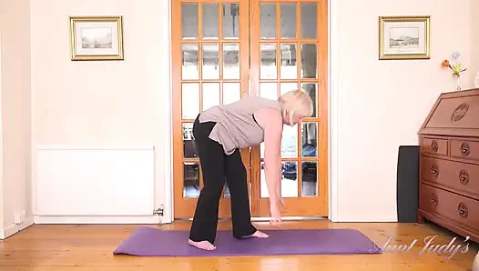 Auntjudys - büyük memeli olgun orta yaşlı seksi kadın Amy - yaramaz yoga egzersizi