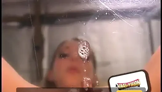 Freches blondes mädchen mit frechen titten, Felix vicious reibt ihre fotze mit vibrierendem spielzeug