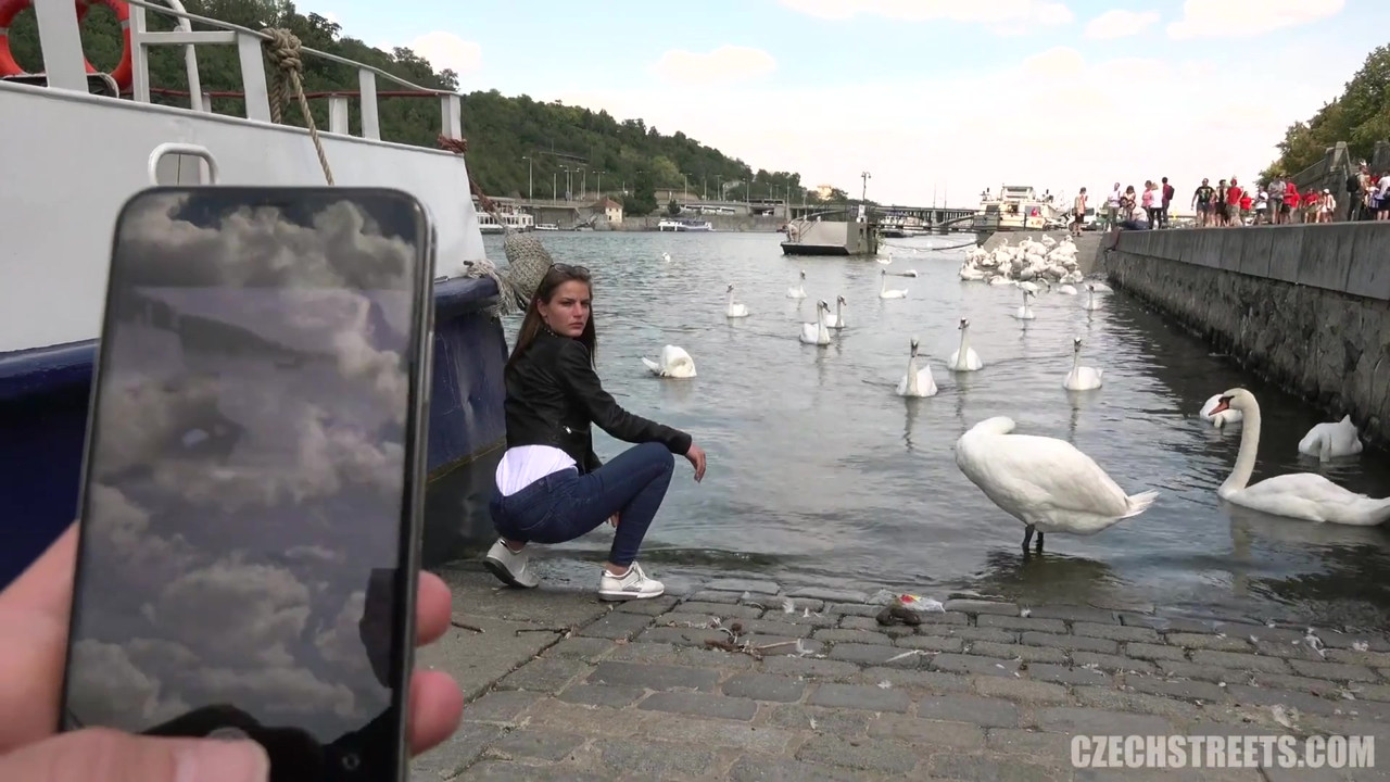 チェコの街 - 史上最もシャイな女の子