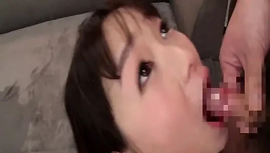 Angelic Beauty dikelilingi oleh pria. Tubuhnya terbangun sampai muncrat sampai banjir!