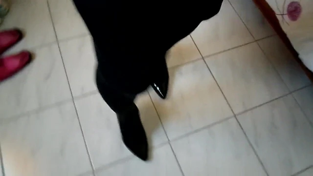 je marche en tailleur et collant opaque