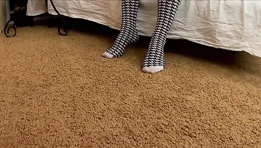 Versautes teenie in der college-uniform mag es, arsch knallen zu lassen