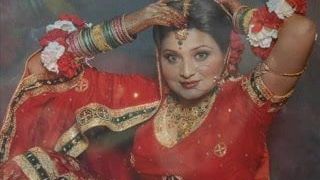 Gman kiêm trên mặt của một sexy ấn độ, cô gái trong sari (cống)