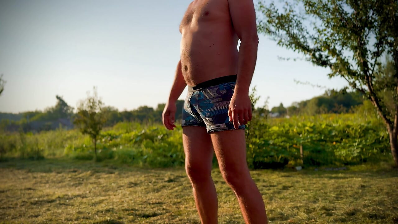 Leichtes Pinkeln in der Natur! Wie warm!