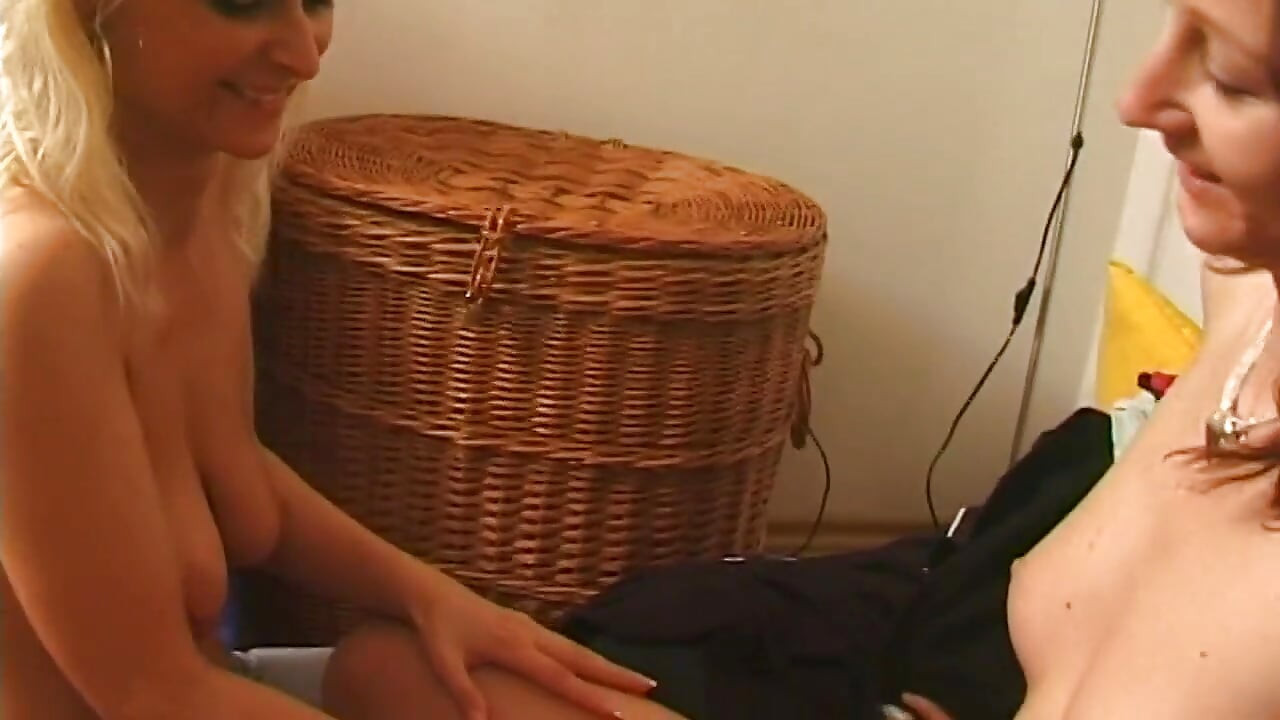 Amatorskie lesbijskie swingersi sfilmowane w ich lubieżne zachowanie