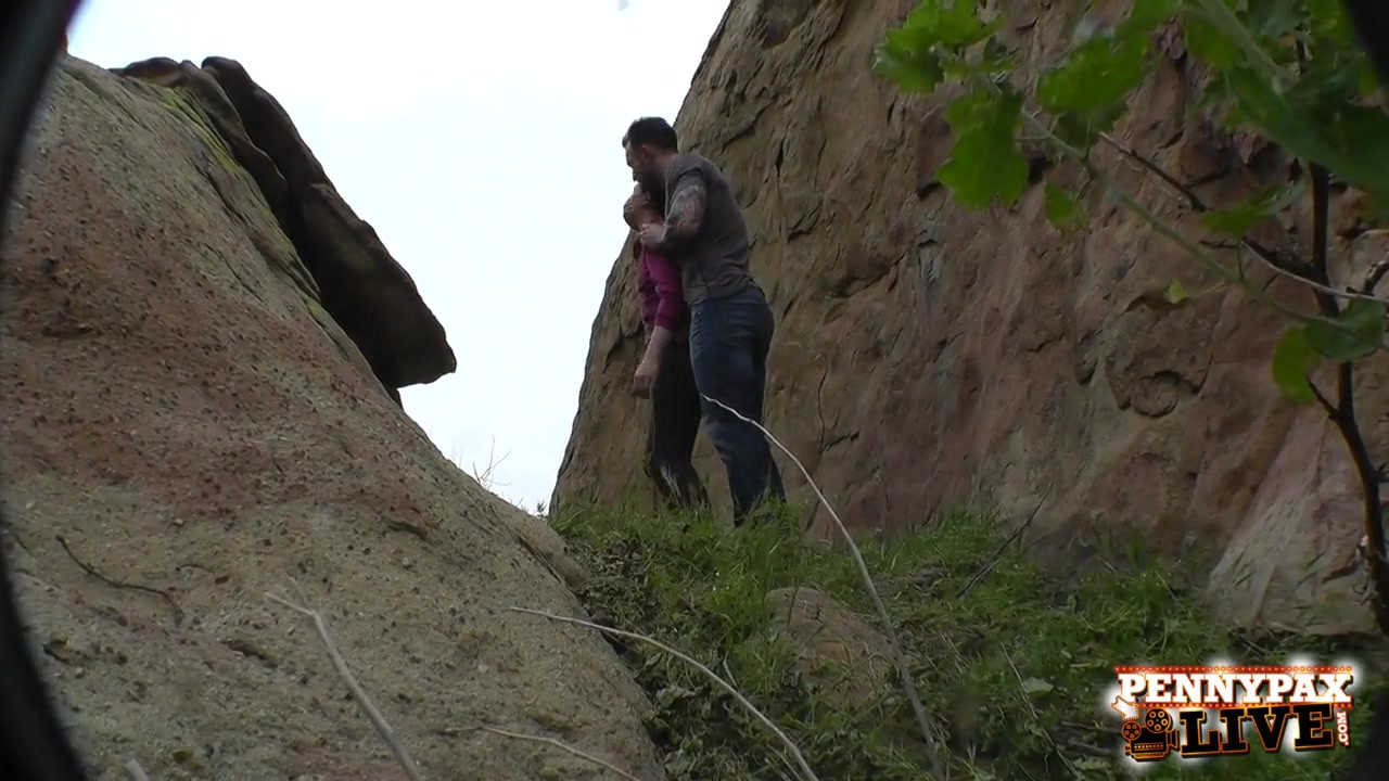 ペニー・パックスとサラ・シェボンの素晴らしいハイキングハメ撮り3p