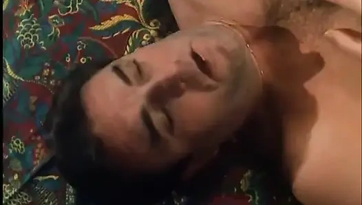 Klasik yarak emiyor amcık sikişi