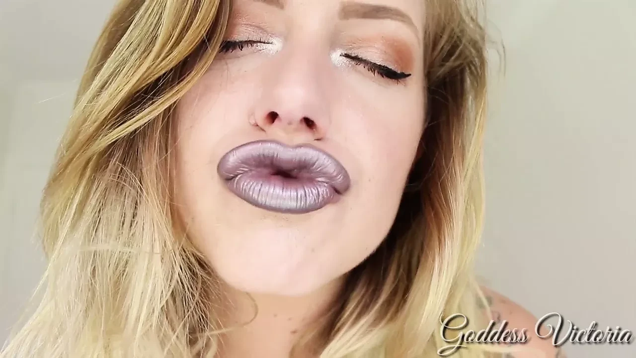 Silver lippy smooches