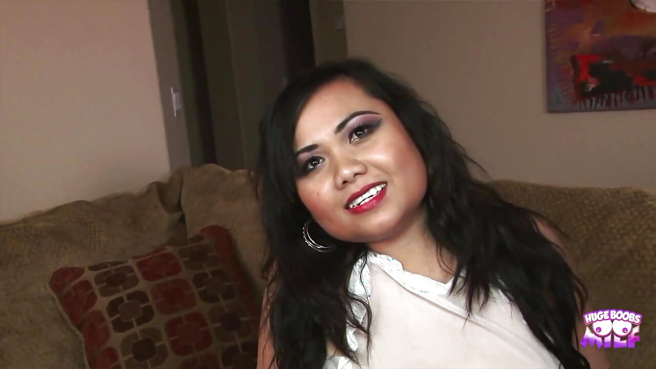 Sucking a Cock While Being Fucked From Behind Is How This MILF Likes Her Threesomes