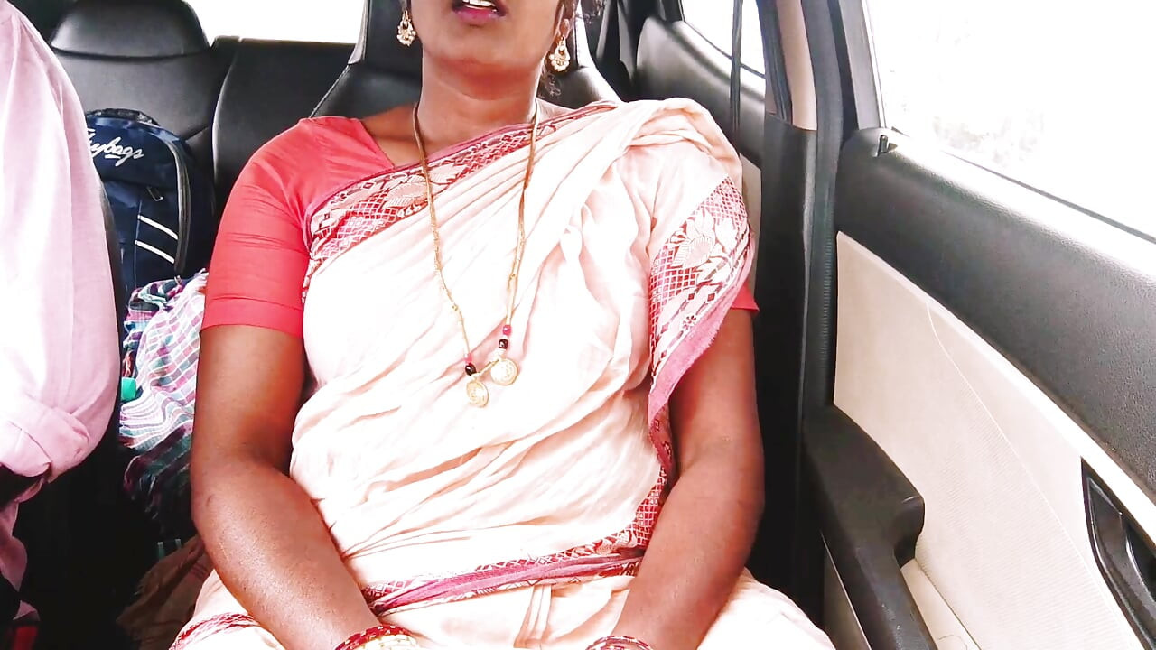 Sirvienta india en el coche con woner en jingle road Habla sucio telugu.