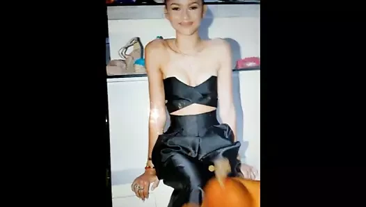 Zendaya boşalma anısına #2