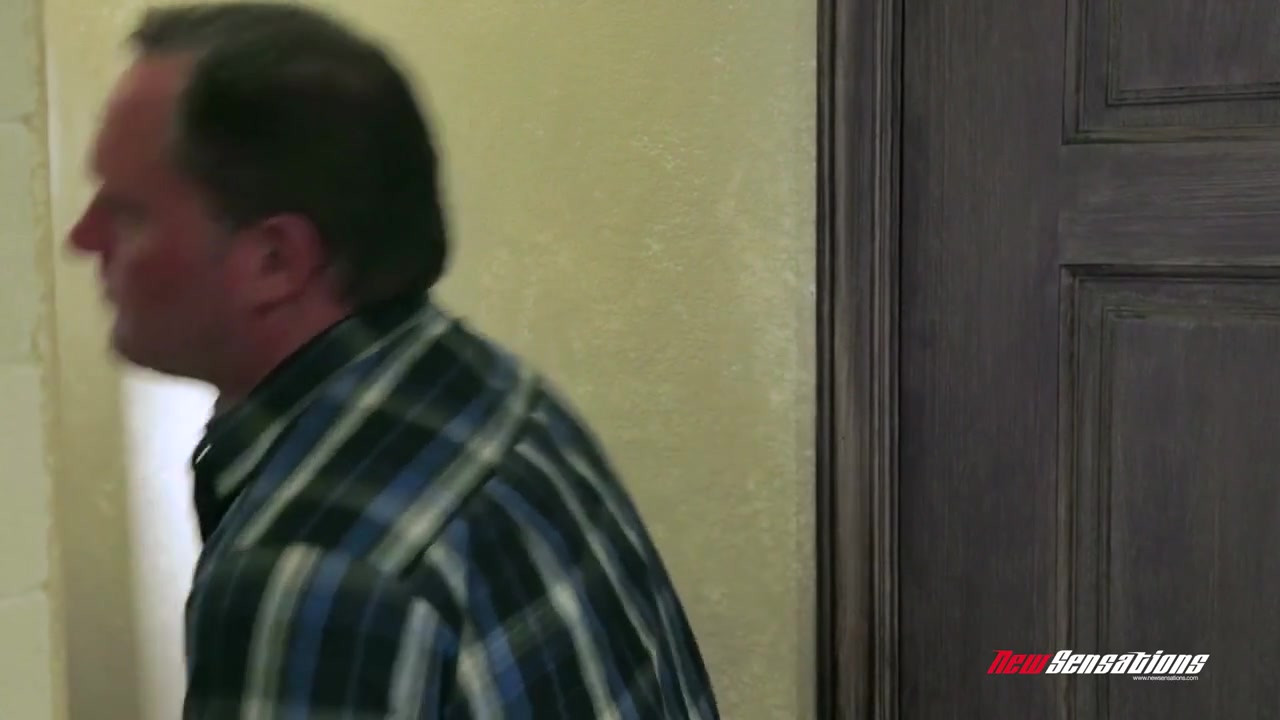 ライリー・リードが義理のお父さんとセックス