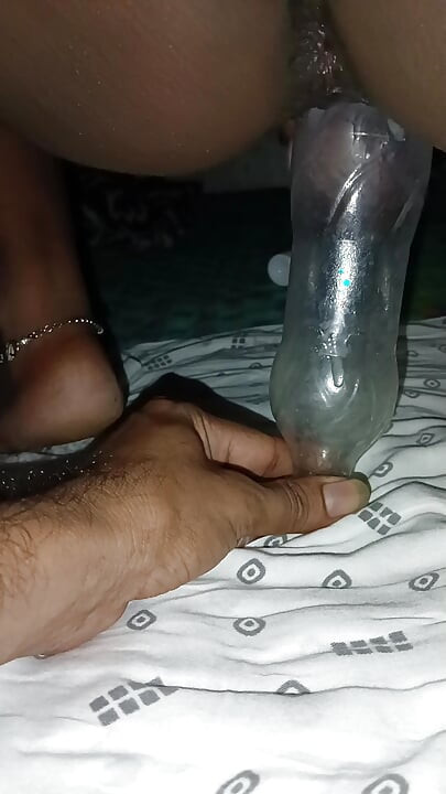 Indianca Bhabhi desi este adoră sticla