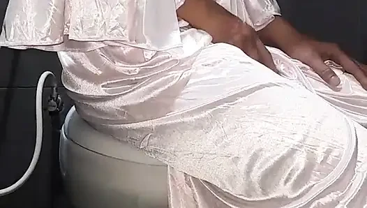 Travesti muhteşem saten iç çamaşırı zevki