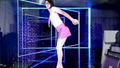Trans maminsynek gurl striptiz taniec na kolanach i jazda dildo
