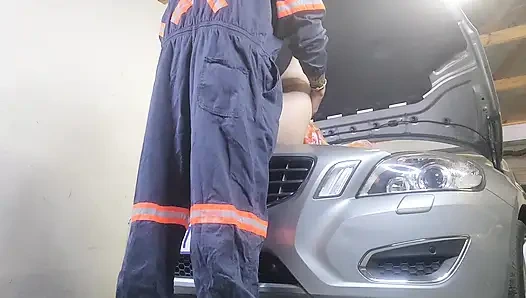 Bisa nt membayar mekanika jadi aku menawarkan dia beberapa memek