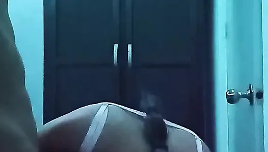 Gadis ini ngentot memek sempitnya layaknya seorang dewi dengan toket besar dan pantatnya yang aduhai.