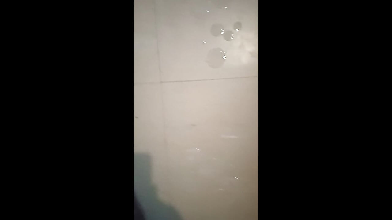 Jim 30 dakika mastürbasyon yapıyor ve büyük bir döl patlatıyor