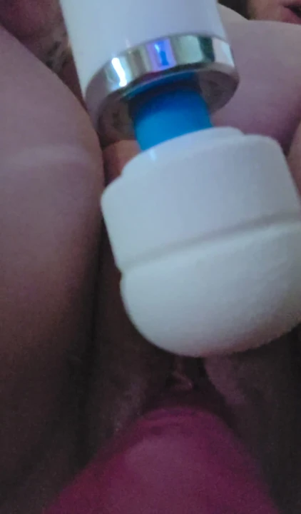 魔杖和粉红色的阴户