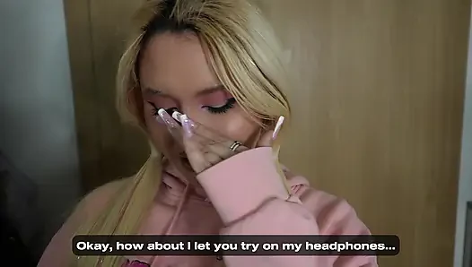 Aku menyetubuhi gadis tetanggaku