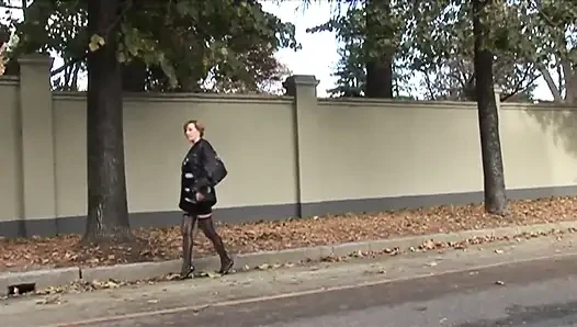 Kızıl saçlı orta yaşlı seksi kadın epik bir seks seansı yapıyor