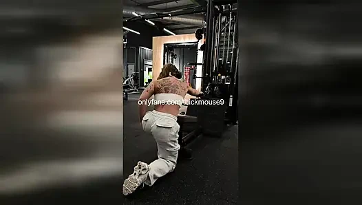 KECELAKAAN TIKTOK USIA 18 TAHUN MEMBOCORKAN MEMEK KRIM SELAMA LIVESTREAM
