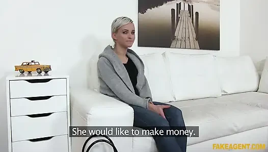 Fake Agent - model masada en iyi hareketlerini gösteriyor